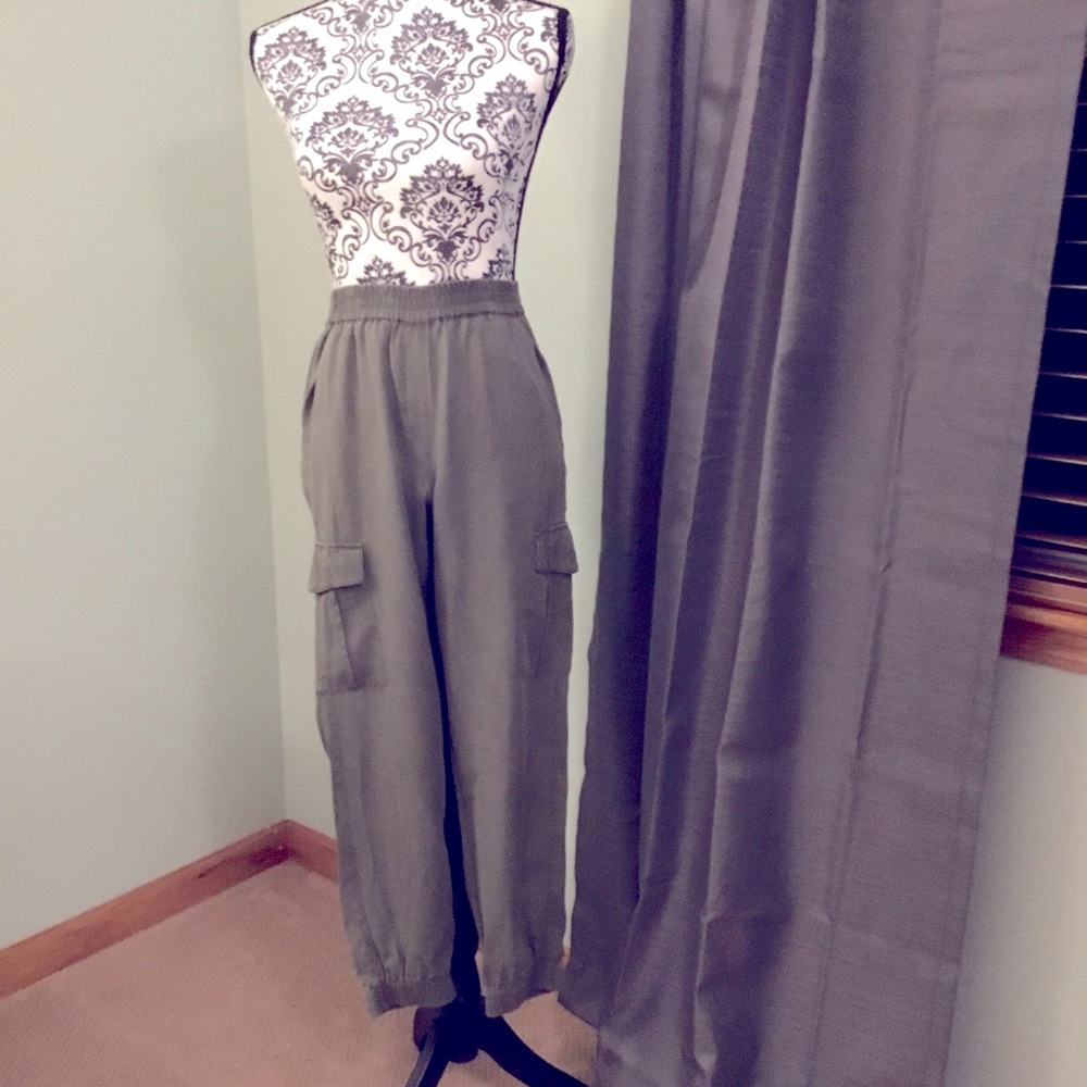 BCBG Army Green Cargo Pants - Size XS